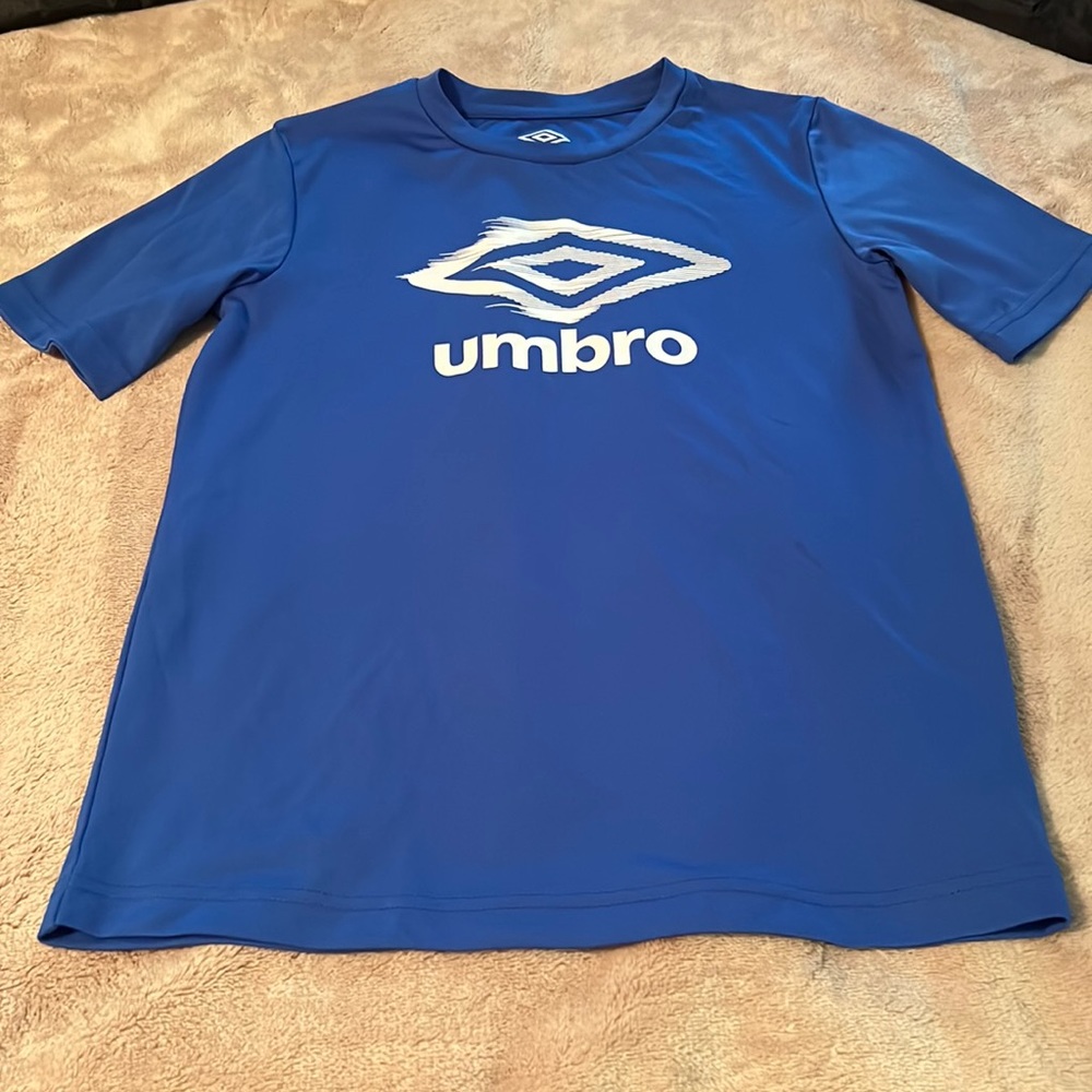 Boys Umbro t-shirt size 12/14
